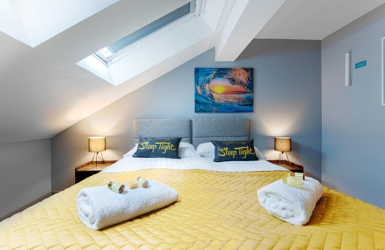The Penthouse Gathering - Town Centre - Sleeps Up To 16 Рексем Экстерьер фото